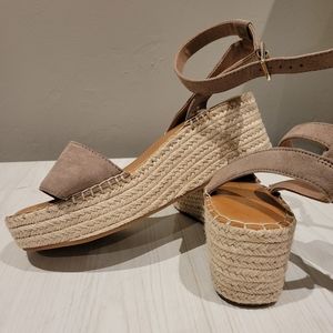 Beachy Wedges Kelly & Katie